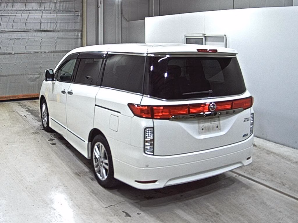 NISSAN ELGRAND