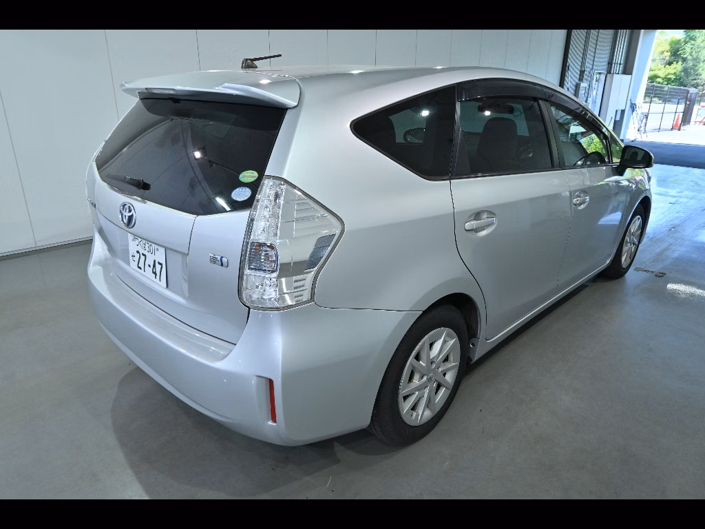 TOYOTA PRIUS ALPHA