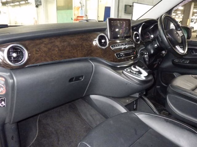 MERCEDES-BENZ V-CLASS
