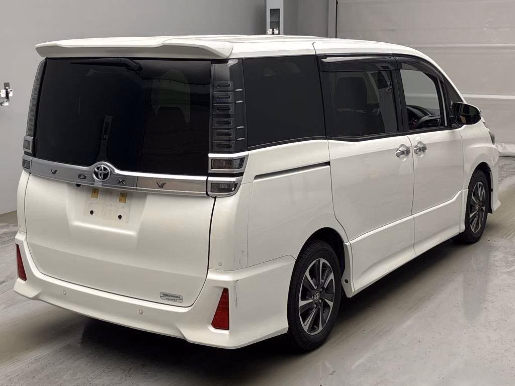 TOYOTA VOXY