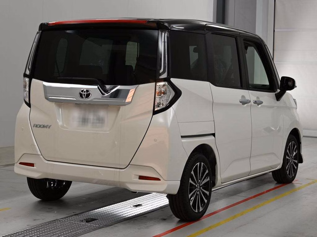 TOYOTA ROOMY