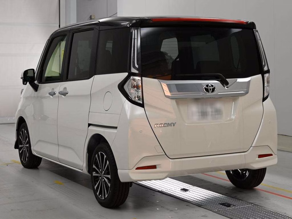 TOYOTA ROOMY