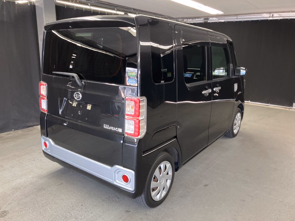 DAIHATSU WAKE