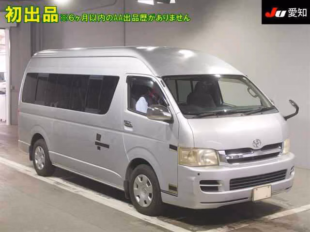 TOYOTA HIACE