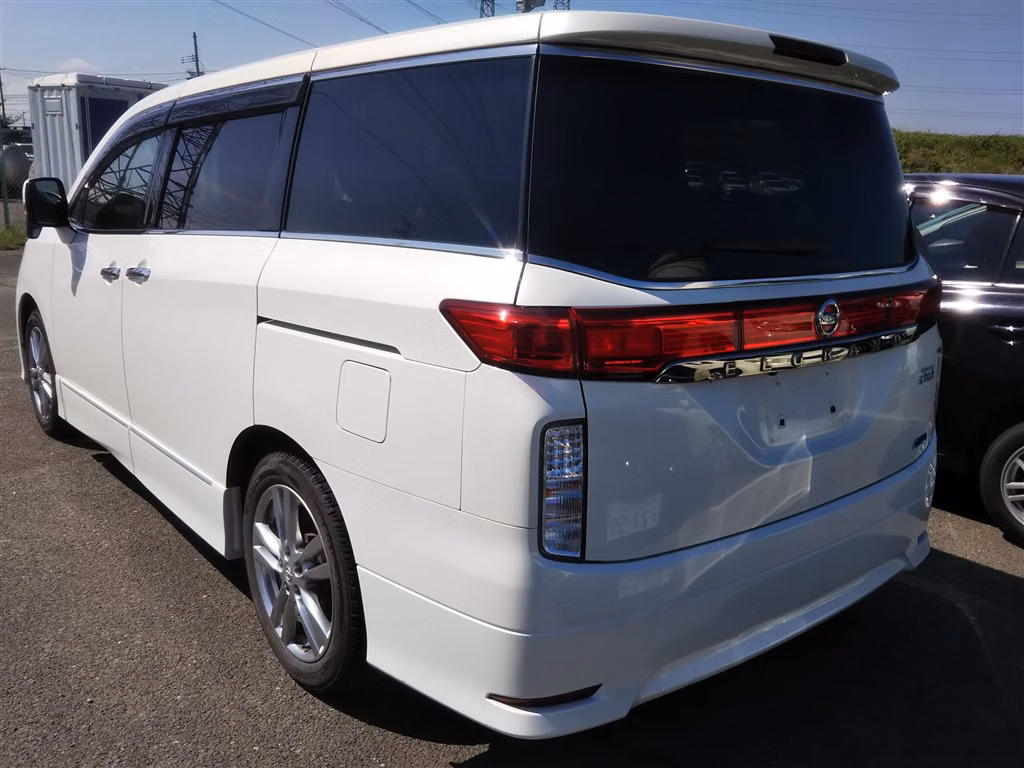 NISSAN ELGRAND