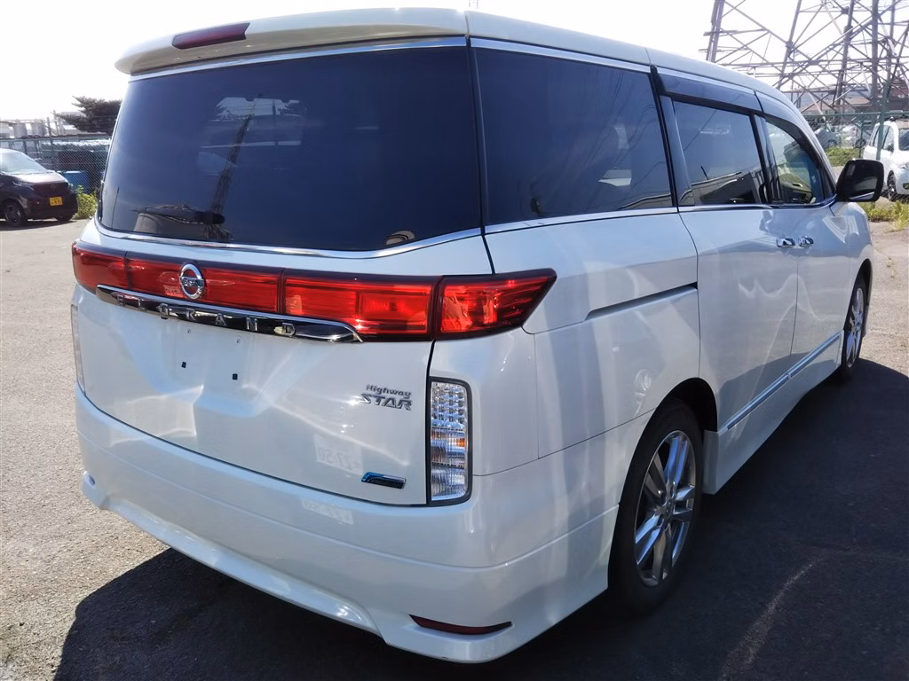 NISSAN ELGRAND