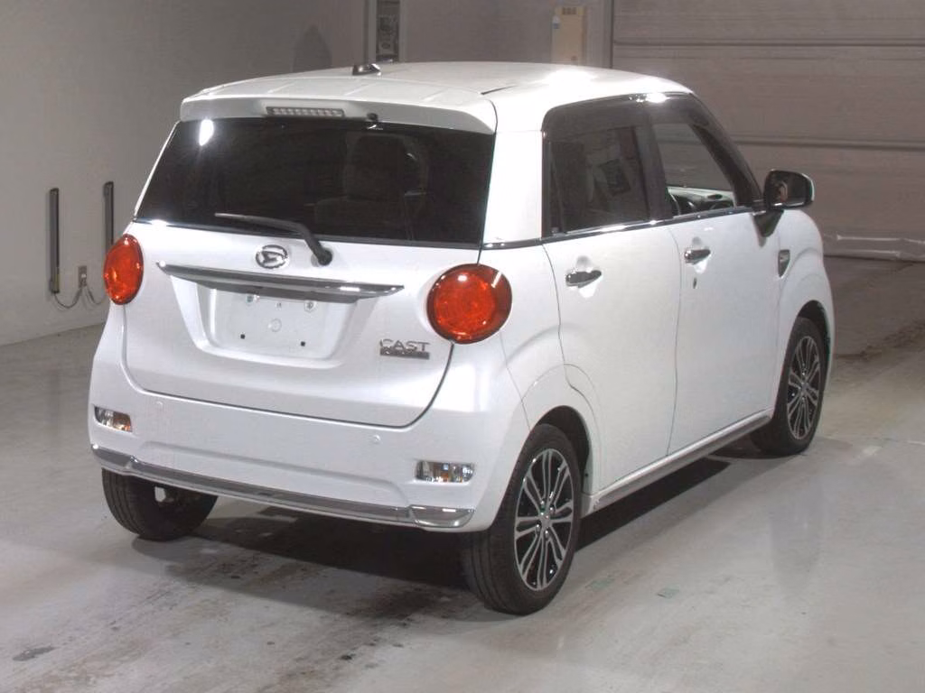 DAIHATSU CAST
