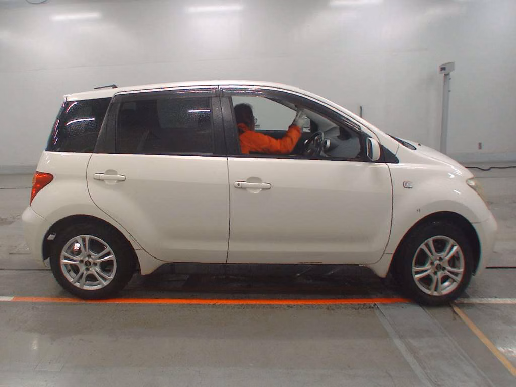 TOYOTA IST