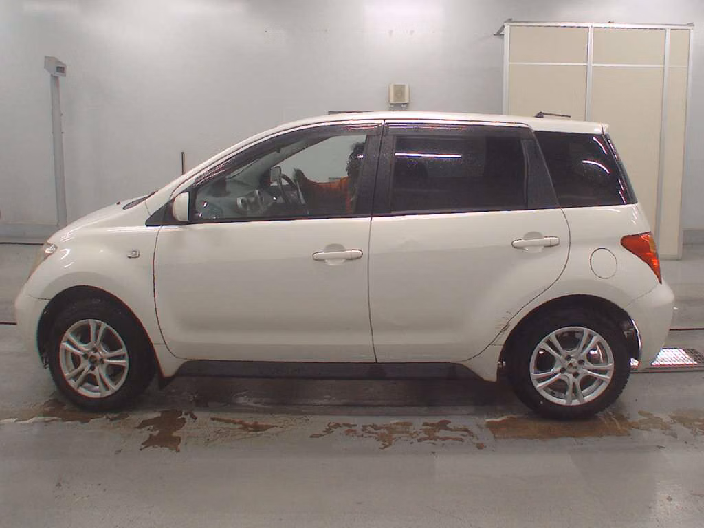 TOYOTA IST