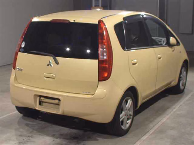 MITSUBISHI COLT