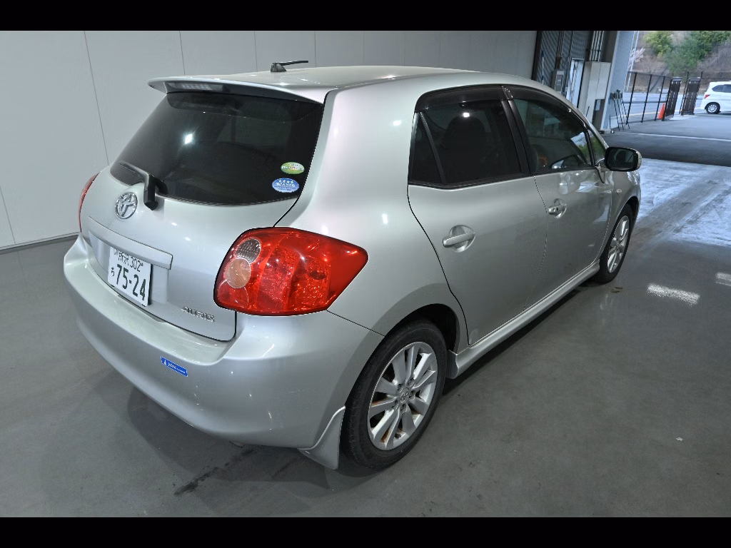 TOYOTA AURIS