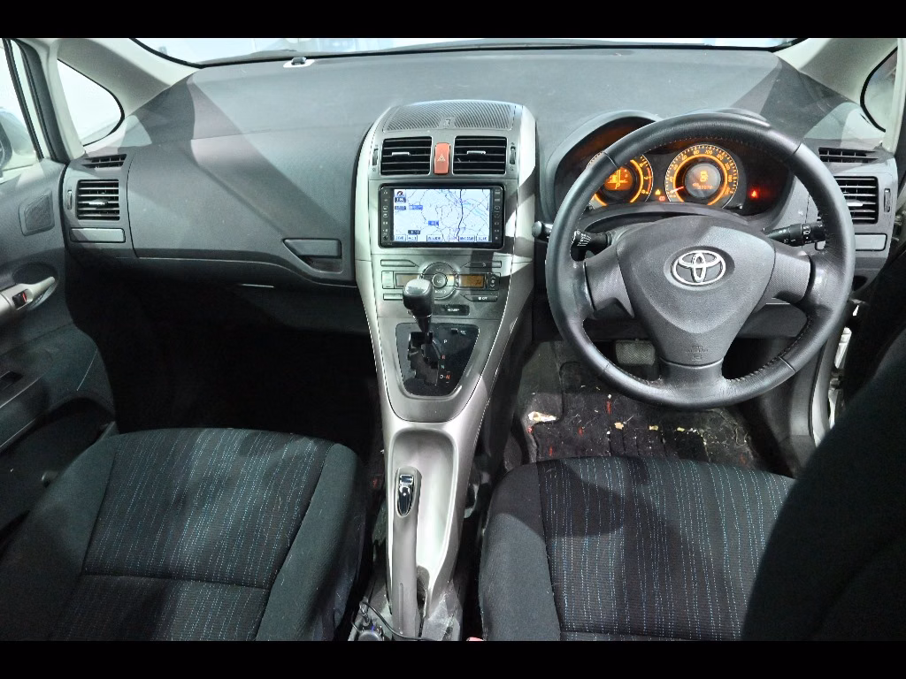 TOYOTA AURIS