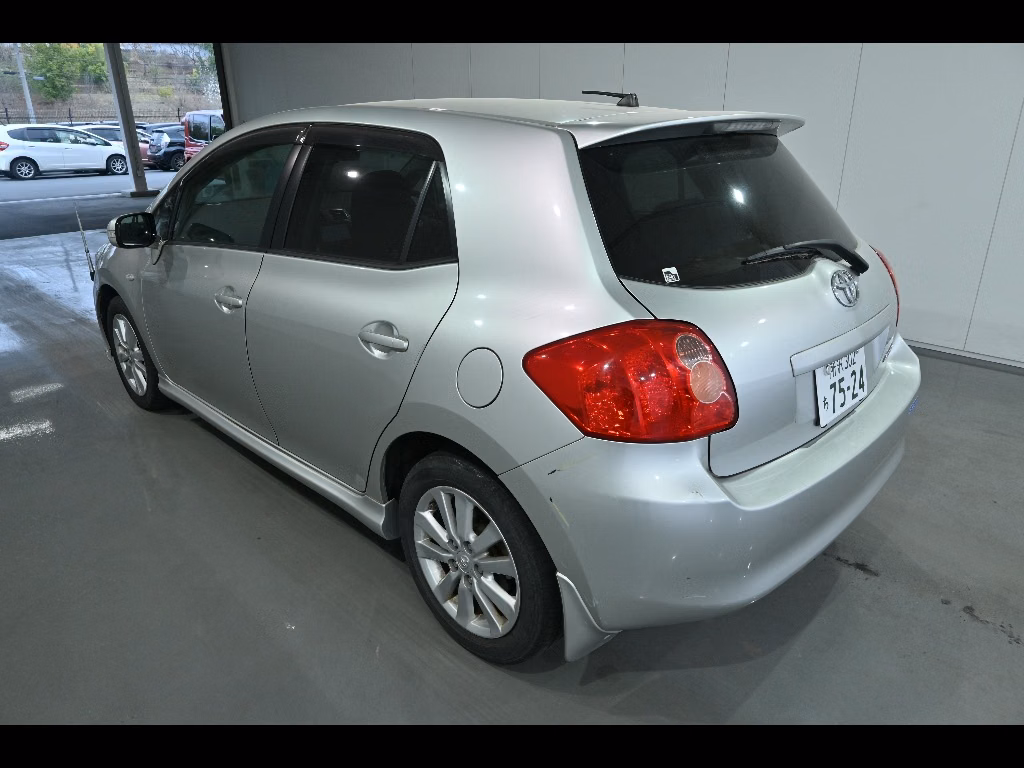 TOYOTA AURIS