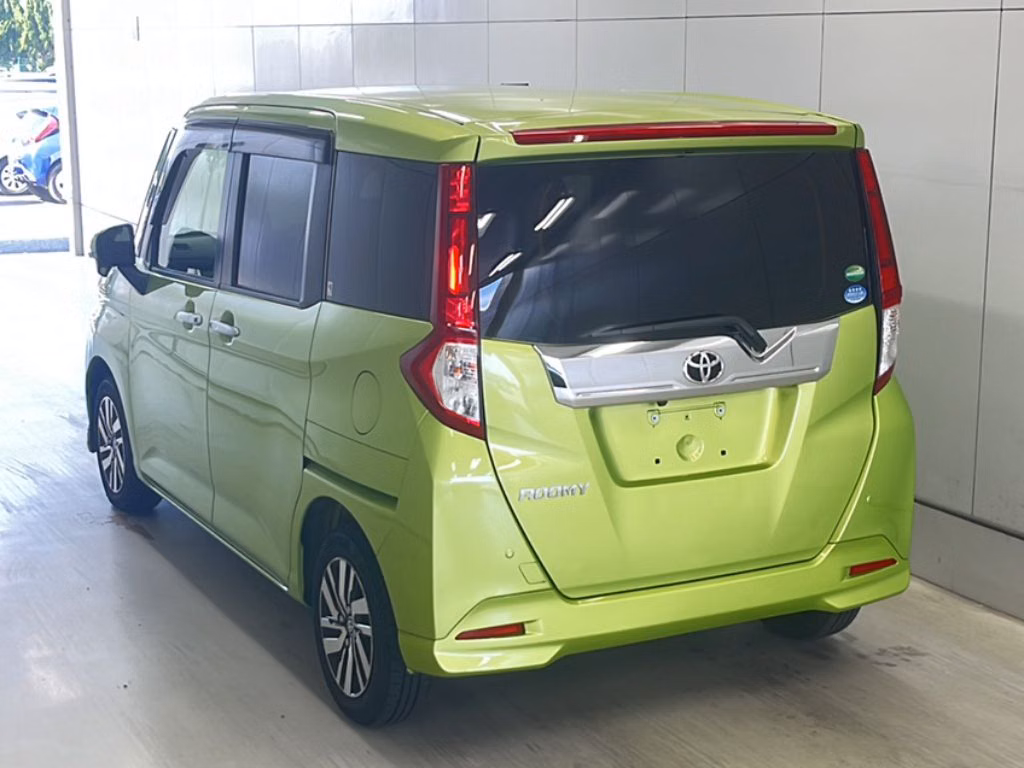 TOYOTA ROOMY