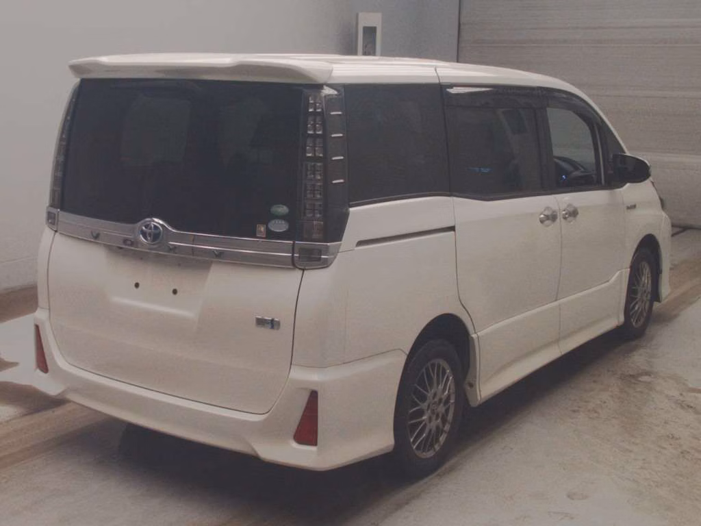 TOYOTA VOXY