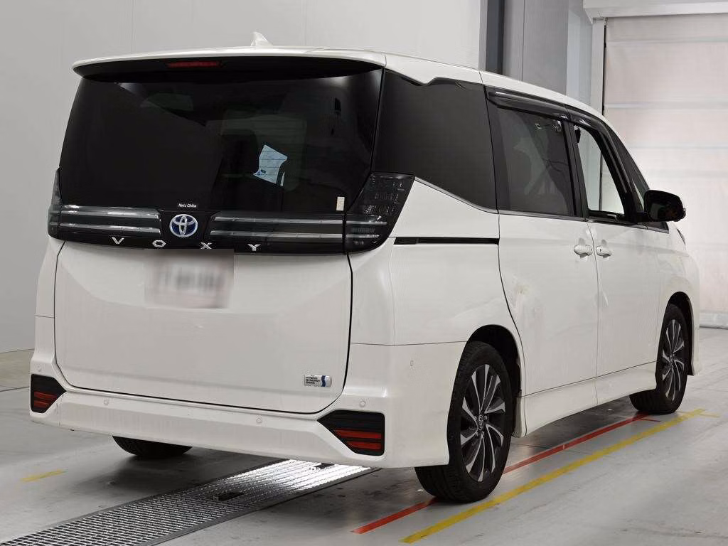 TOYOTA VOXY