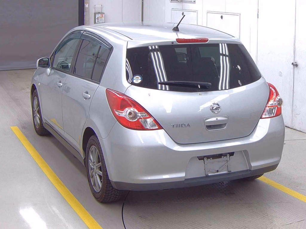 NISSAN TIIDA