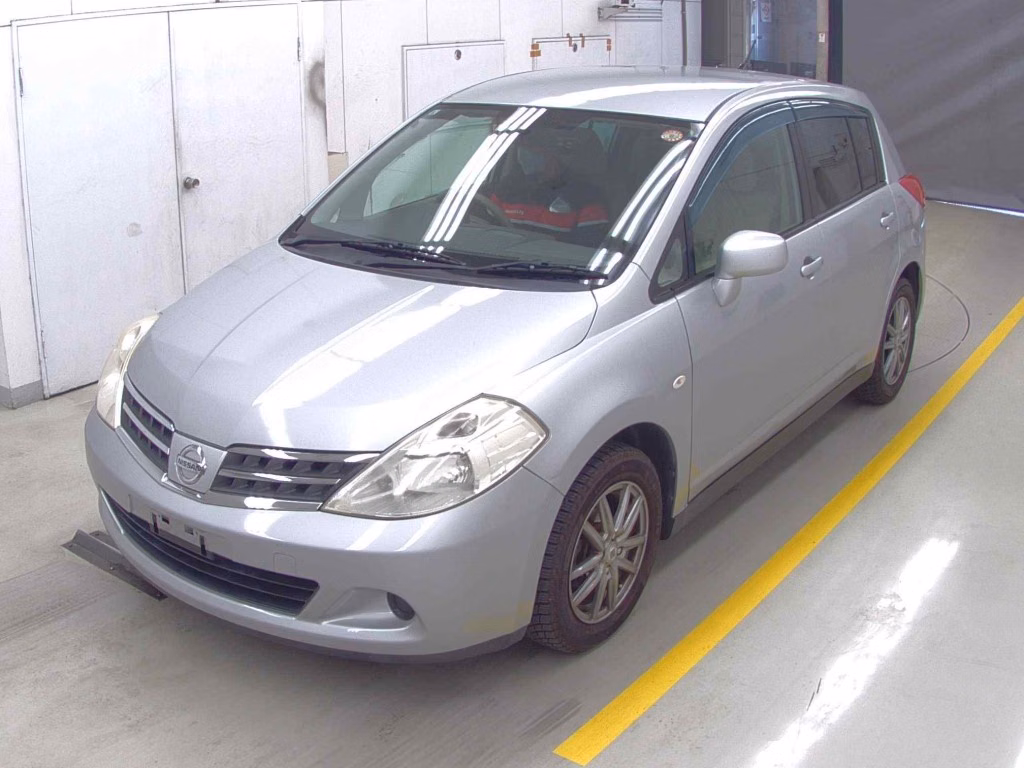 NISSAN TIIDA