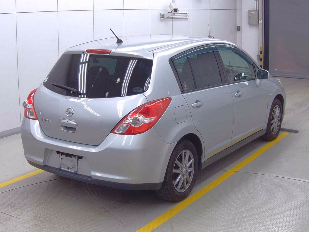 NISSAN TIIDA