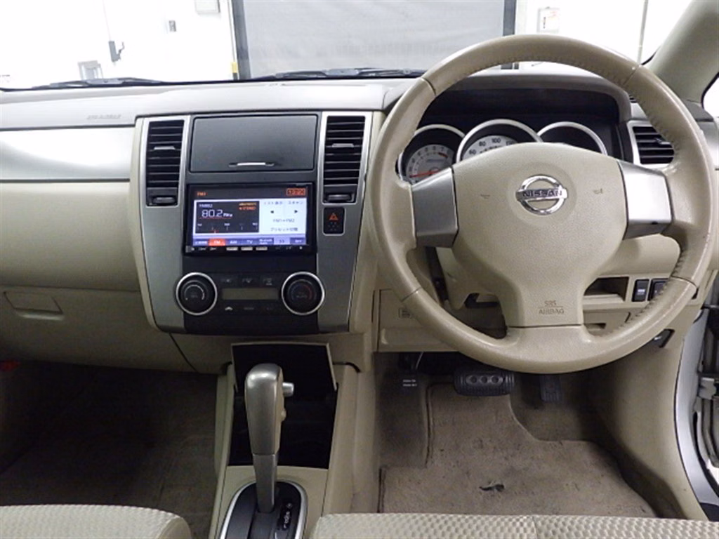 NISSAN TIIDA