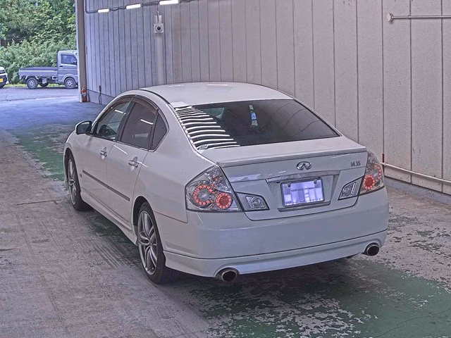 NISSAN FUGA