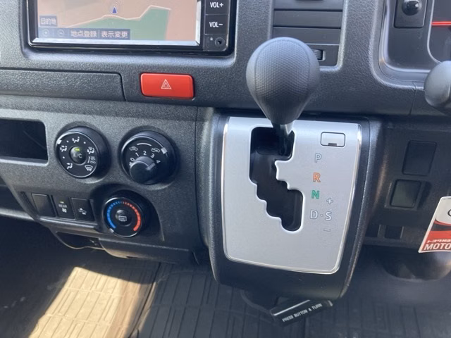 TOYOTA REGIUS ACE