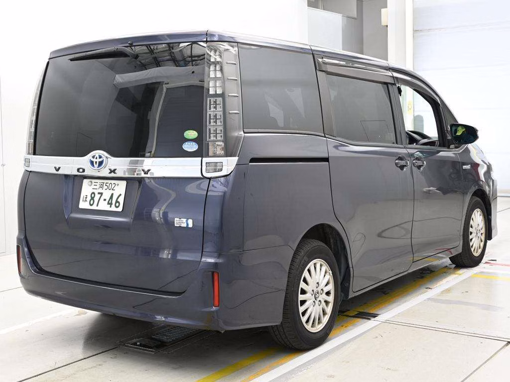 TOYOTA VOXY