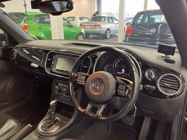 VOLKSWAGEN BEETLE