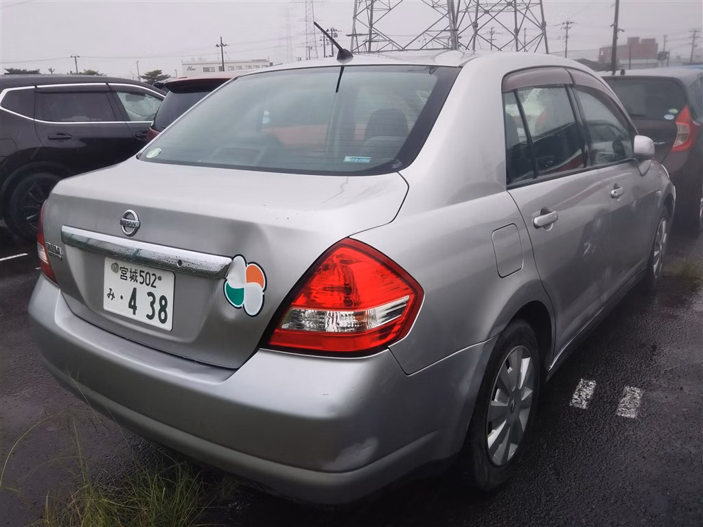 NISSAN TIIDA LATIO