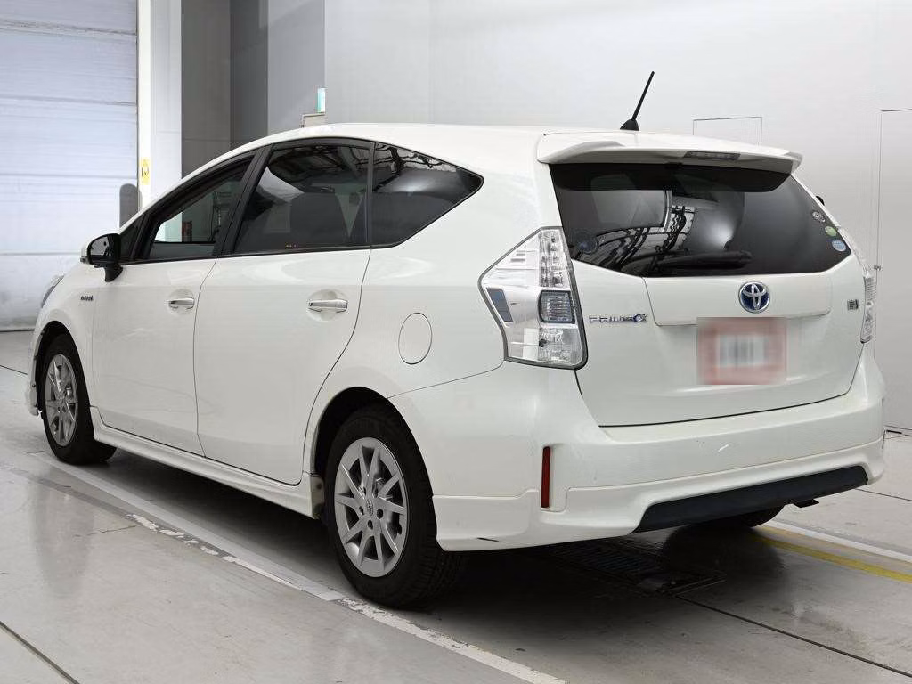 TOYOTA PRIUS ALPHA