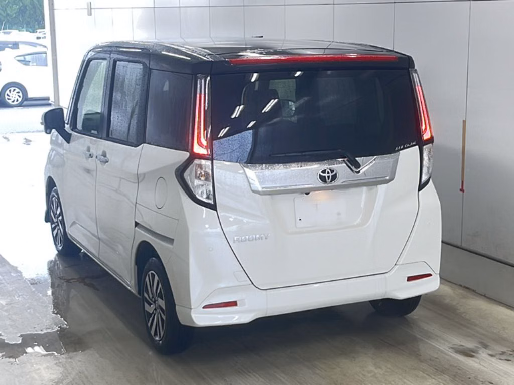 TOYOTA ROOMY