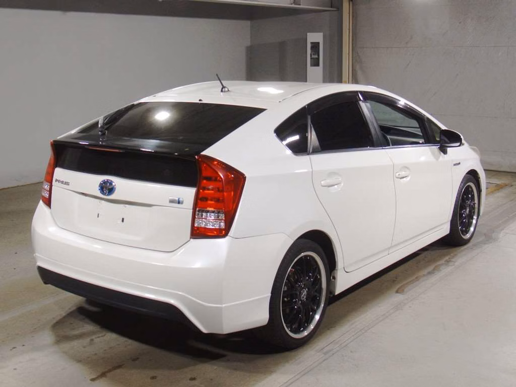 TOYOTA PRIUS