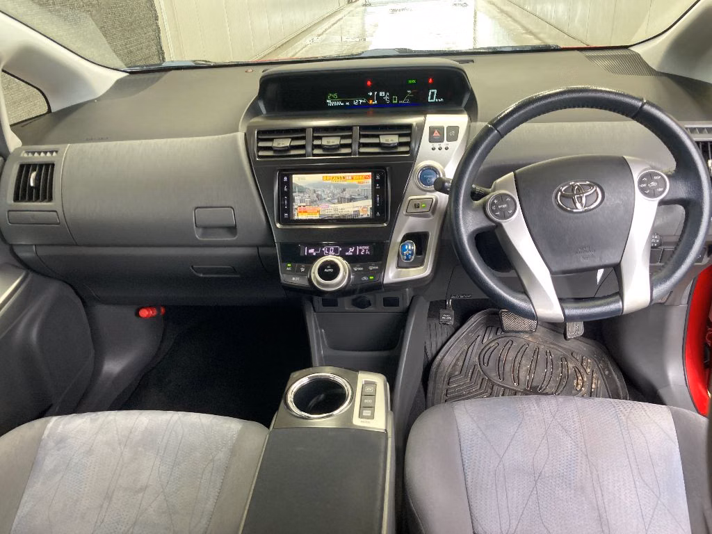 TOYOTA PRIUS ALPHA