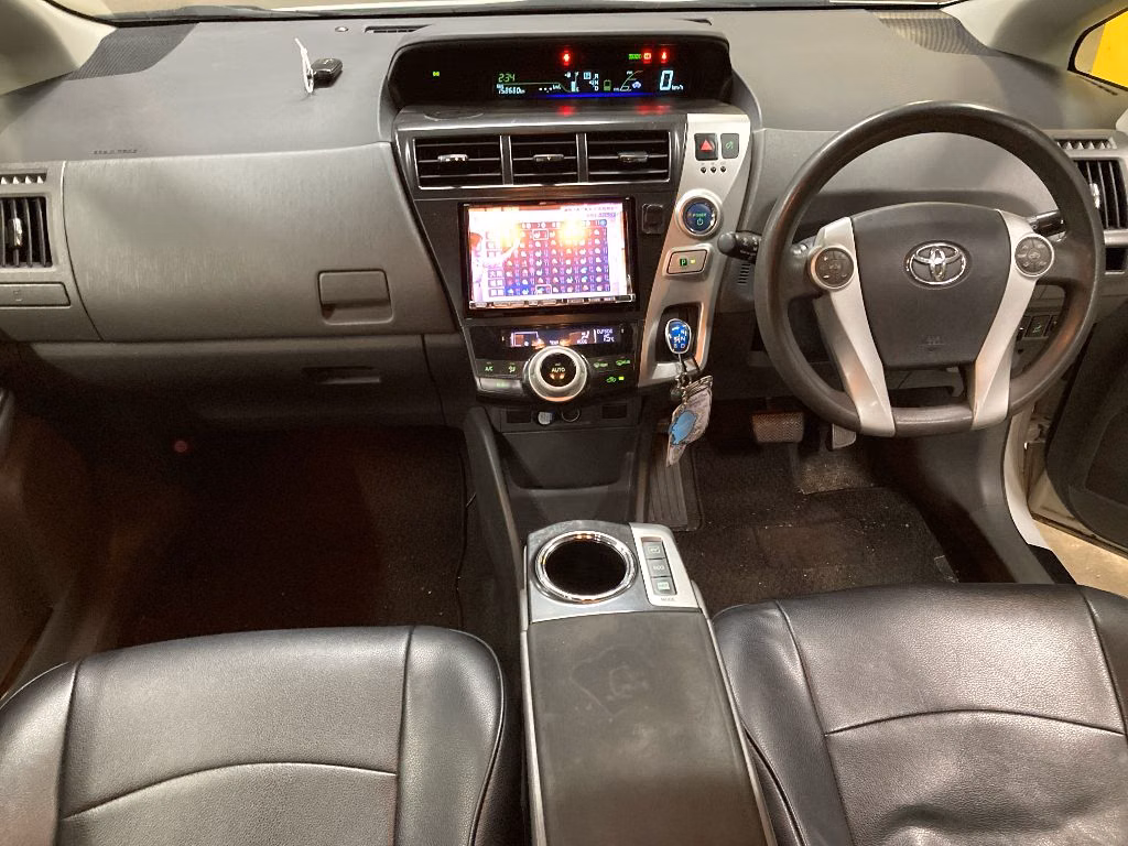 TOYOTA PRIUS ALPHA