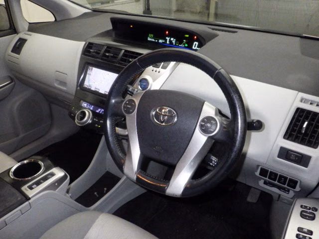 TOYOTA PRIUS ALPHA