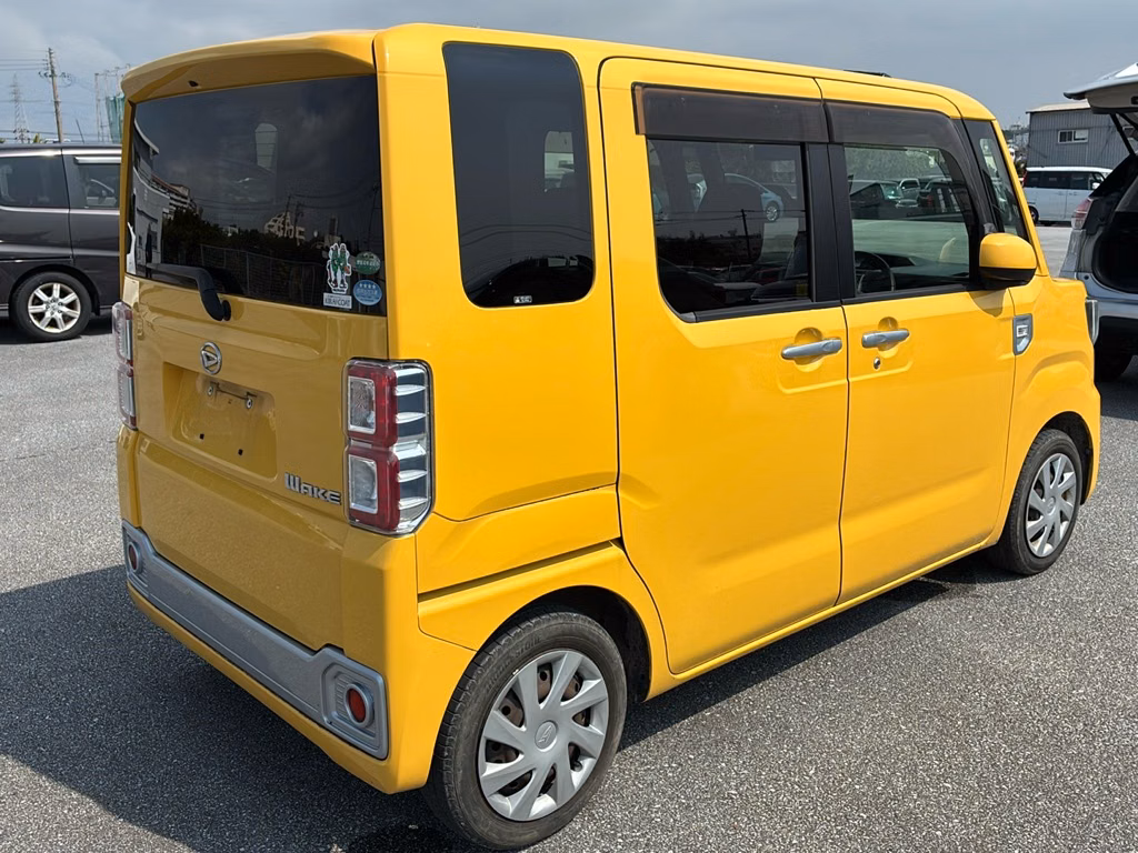 DAIHATSU WAKE