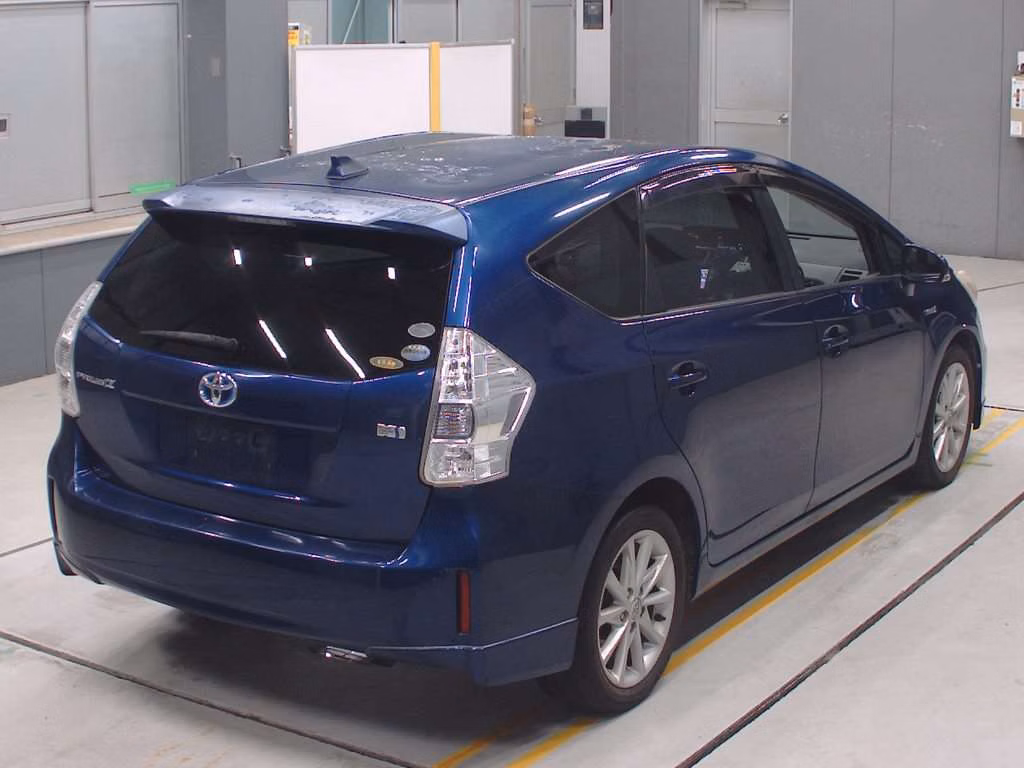 TOYOTA PRIUS ALPHA