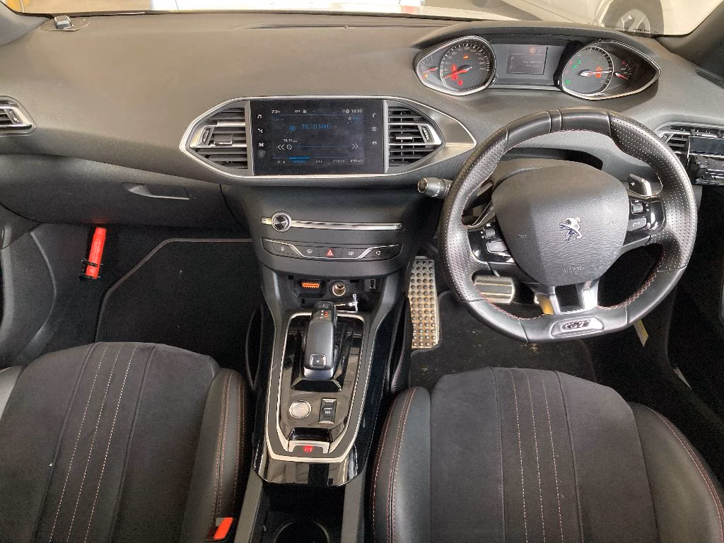 PEUGEOT 308