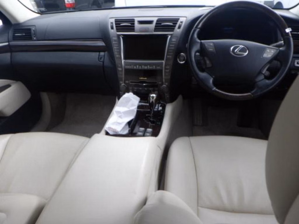 LEXUS LS600H