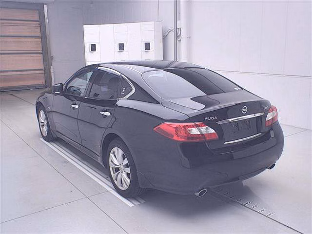NISSAN FUGA