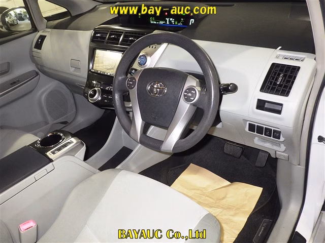 TOYOTA PRIUS ALPHA