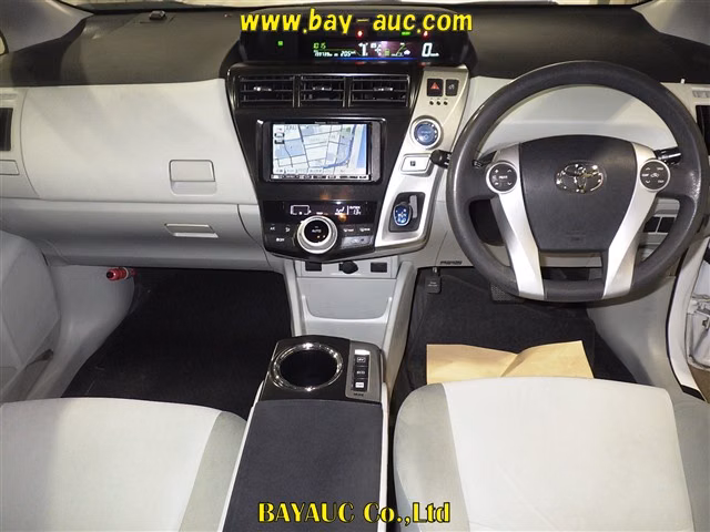TOYOTA PRIUS ALPHA