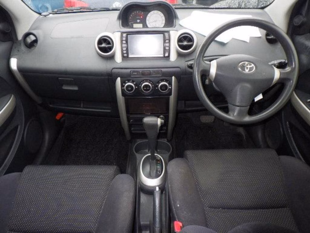 TOYOTA IST