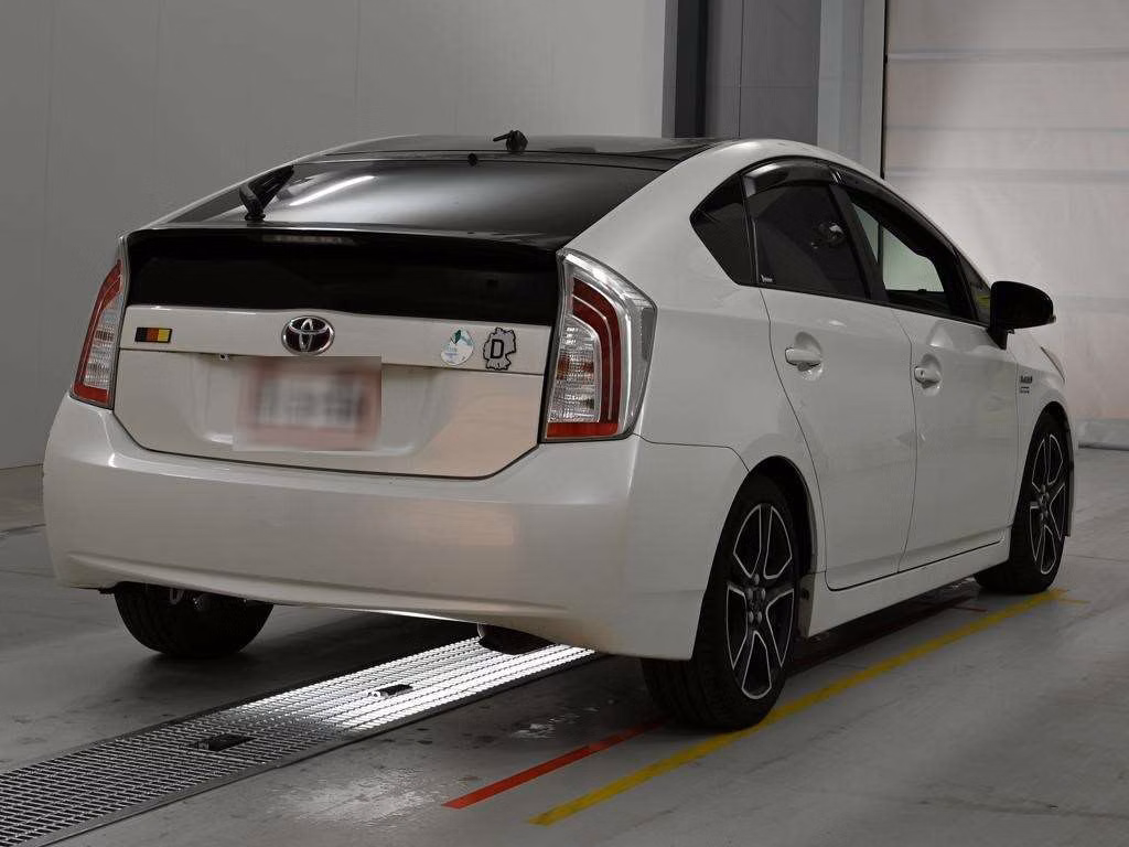 TOYOTA PRIUS