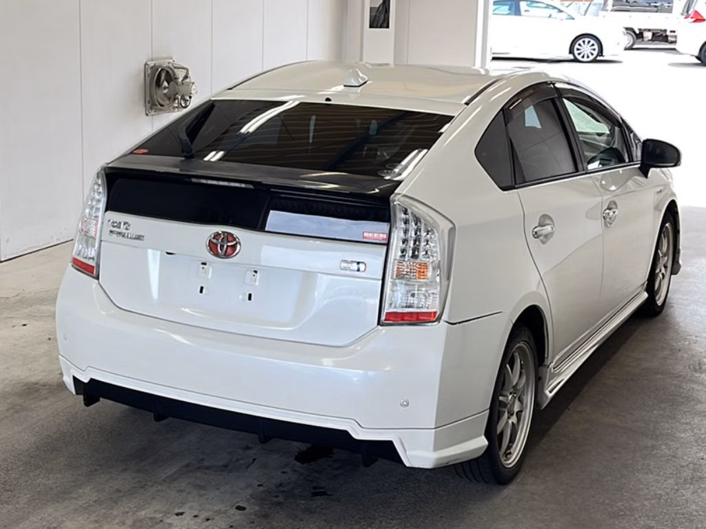 TOYOTA PRIUS