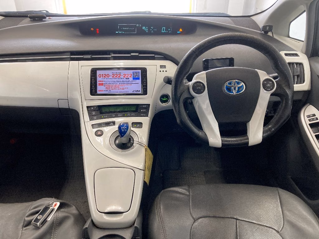TOYOTA PRIUS