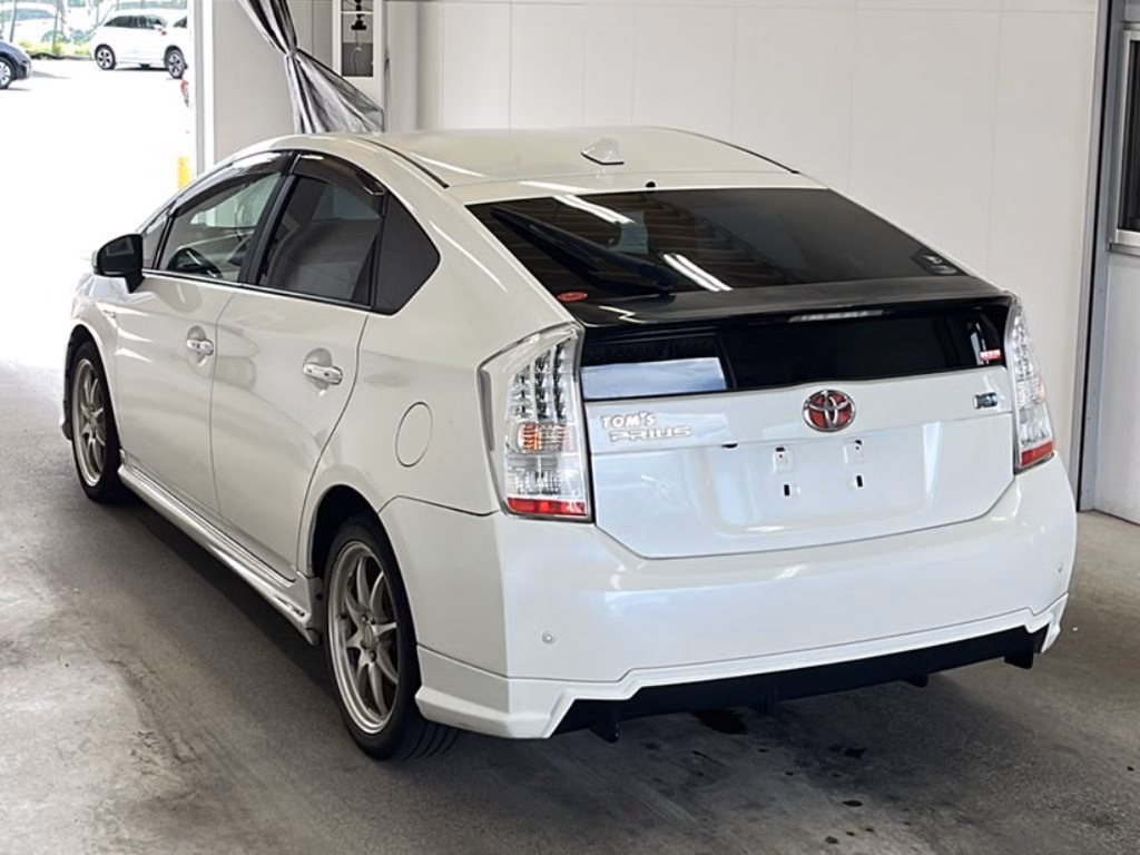TOYOTA PRIUS