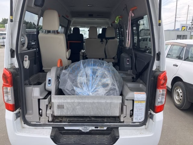 NISSAN NV350 CARAVAN