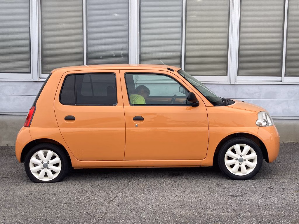 DAIHATSU ESSE