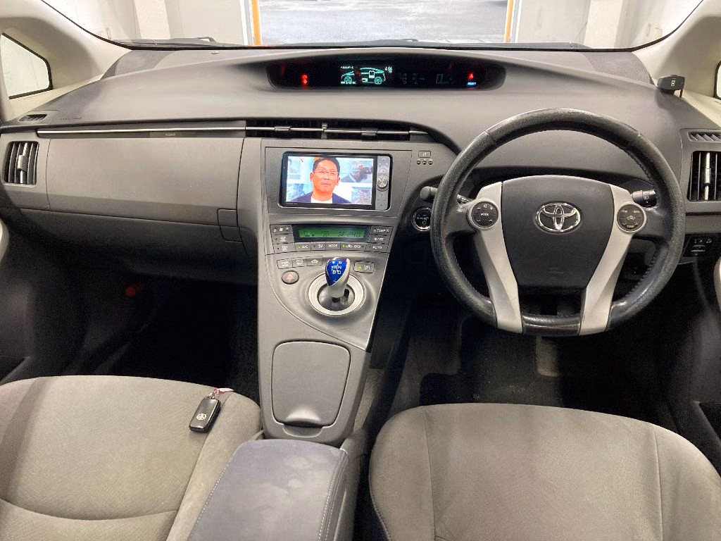 TOYOTA PRIUS